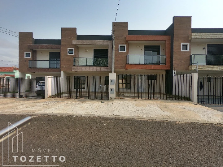 <strong>Excelente sobrado com suíte no Jardim Carvalho</strong>