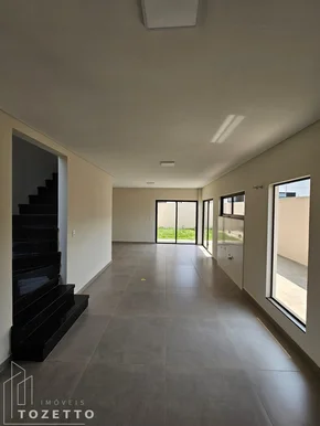 <strong>Excelente sobrado no condomínio Genésio Borsato</strong>