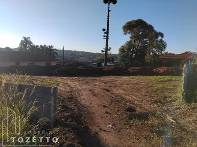 <strong>Terreno de Esquina na Região do Órfãs- Excelente Localização</strong>