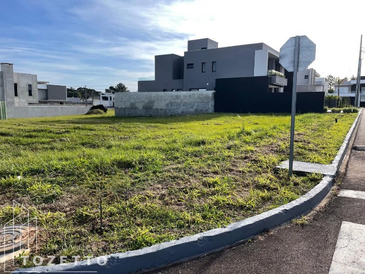 Terreno de esquina no Condomínio Fontana Di Trevi - Foto 1
