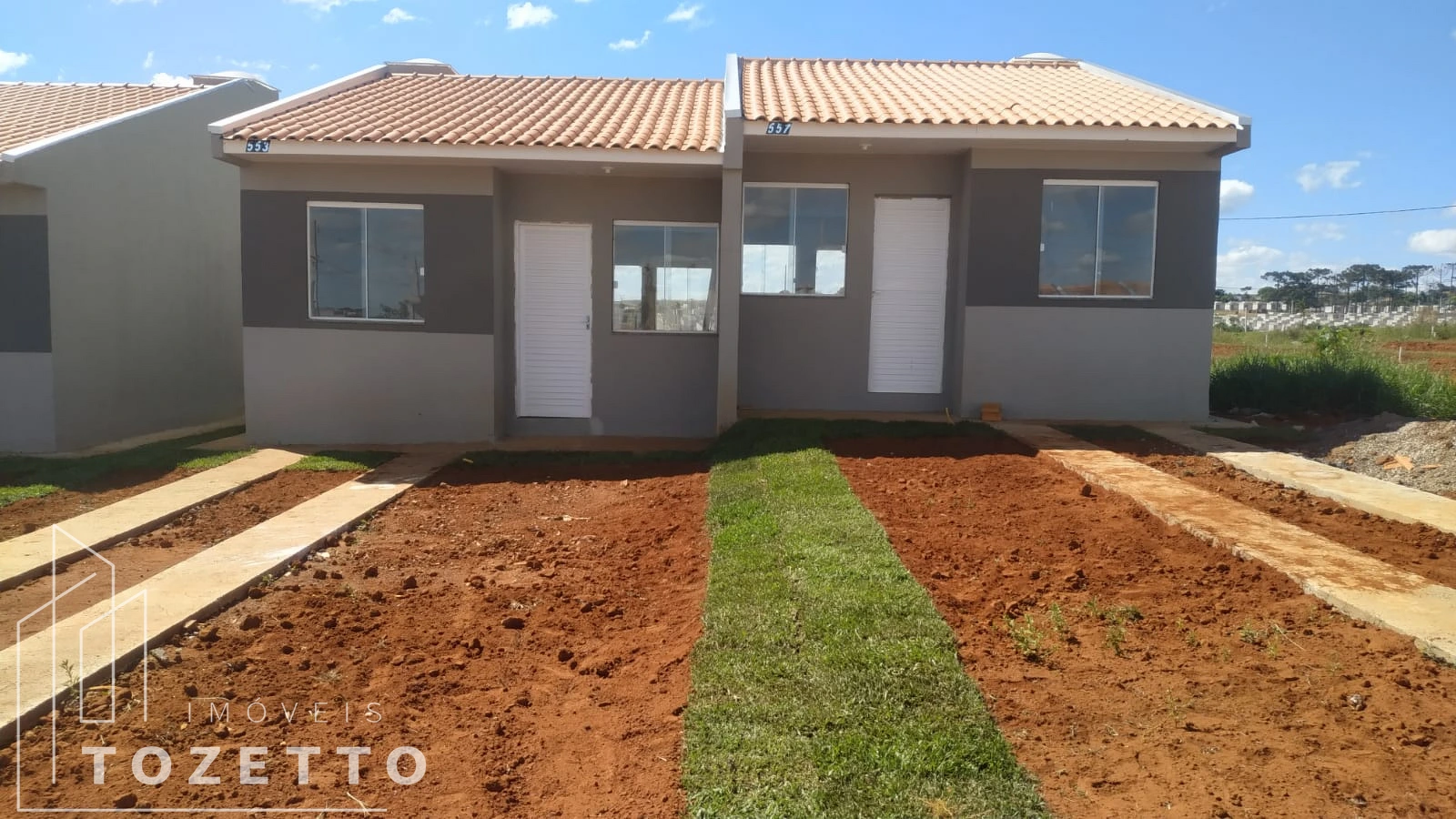 Casas em laje com passagem lateral no Jardim Royal em Uvaranas - Foto 1