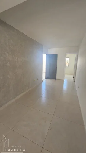 Casa Com 3 Quartos E  Ampla Sobra De Terreno!