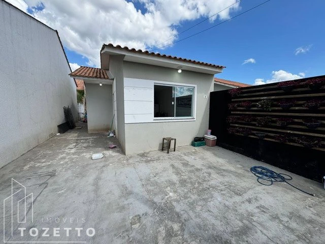 <strong>Excelente casa com 2 quartos e amplo terreno !</strong>