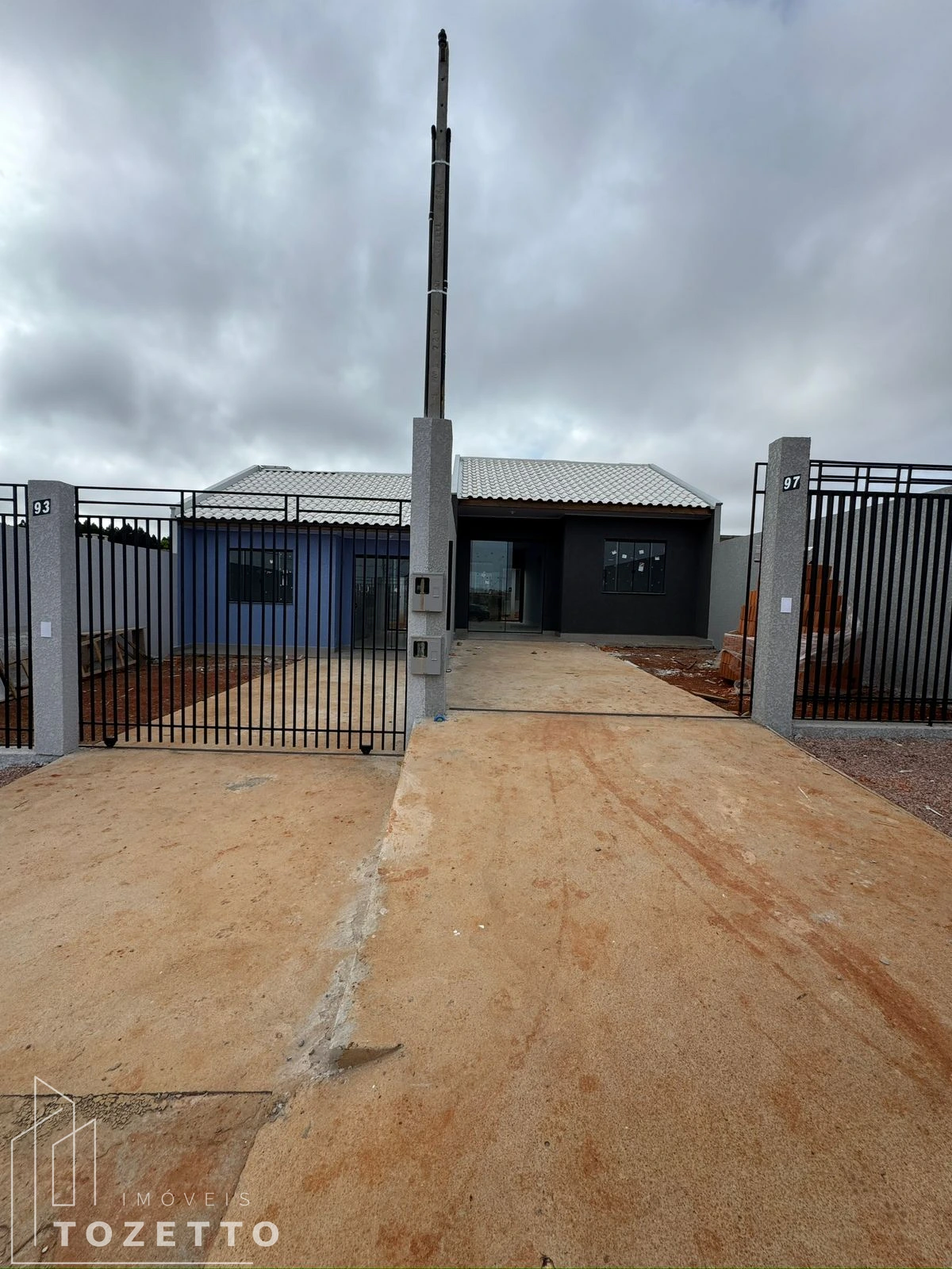 <strong>Casa com edícula e churrasqueira à venda no Terraliz</strong>