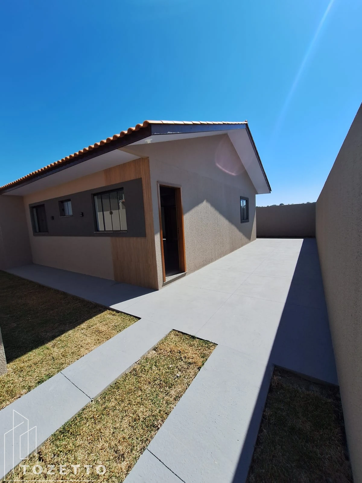 <strong>Casa com 3 quartos e amplo terreno no Castanheira!</strong>