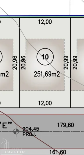 <strong>Terreno à venda no Condomínio La Riserva em Uvaranas</strong>
