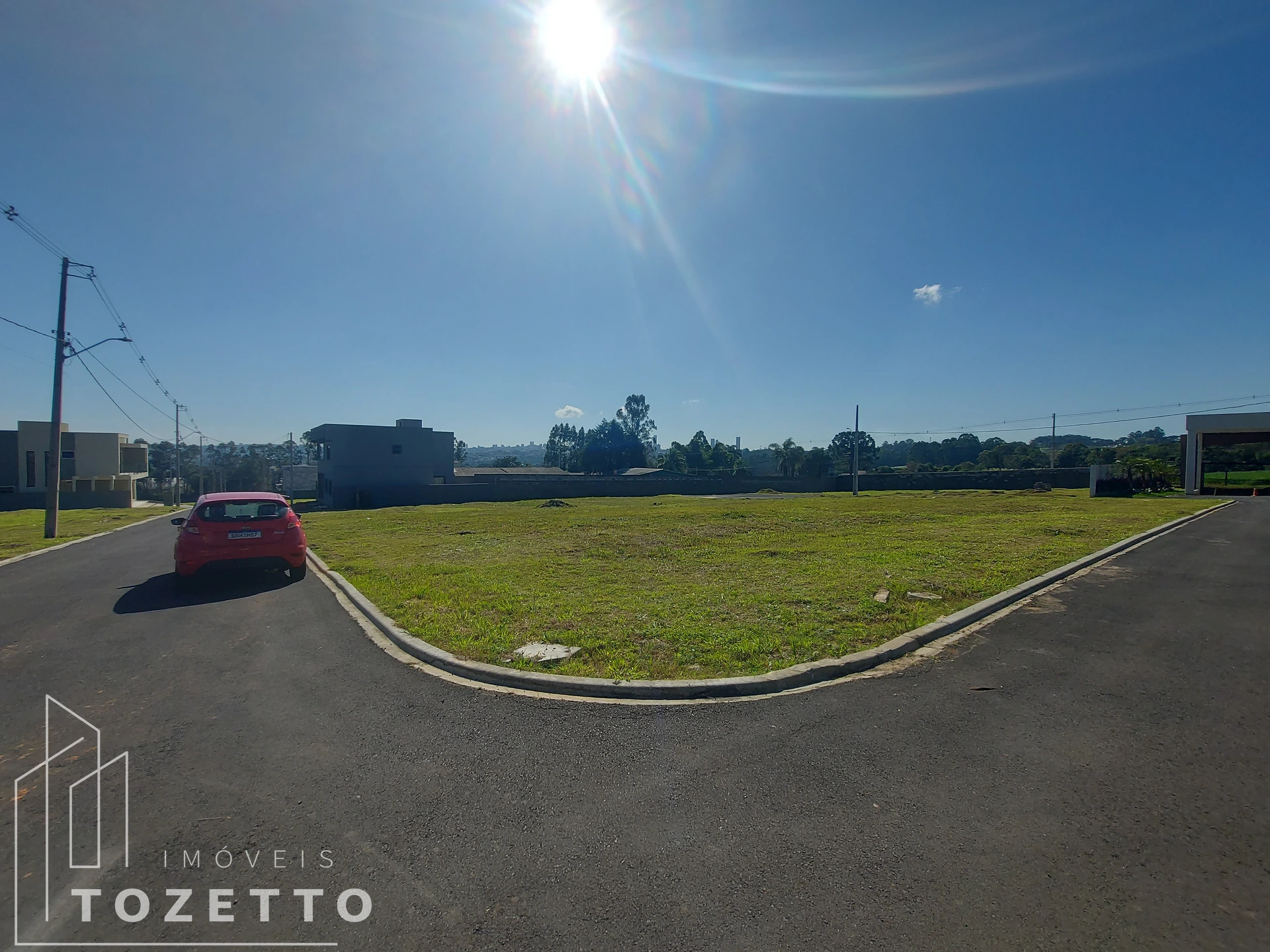 <strong>Excelente terreno de esquina à venda no Res. Valle do Sol</strong>