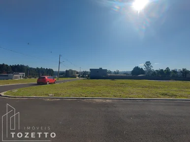 <strong>Excelente terreno de esquina à venda no Res. Valle do Sol</strong>
