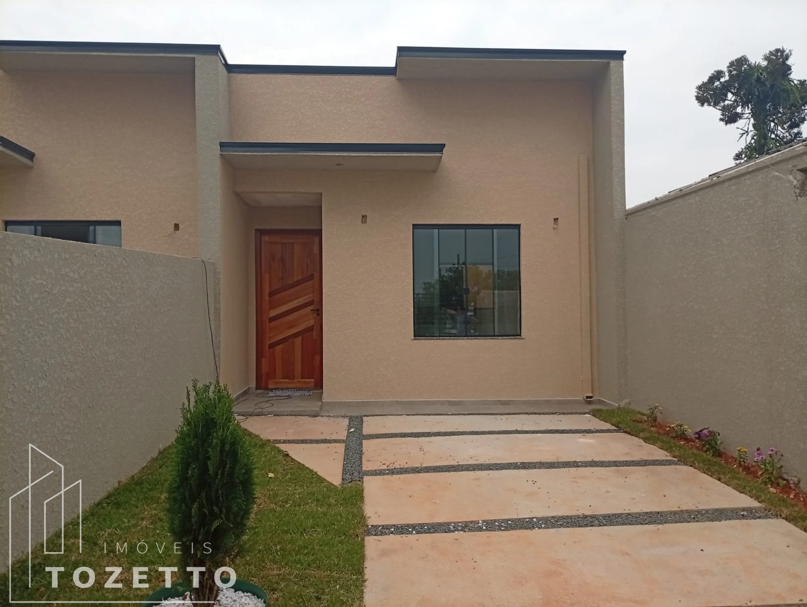 <strong>Casa com suíte e edícula a 2 min do Shopping Palladium!</strong>