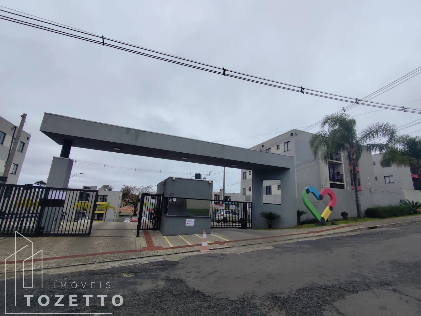 <strong>Apartamento no 4° andar, com vista privativa? Temos!</strong>