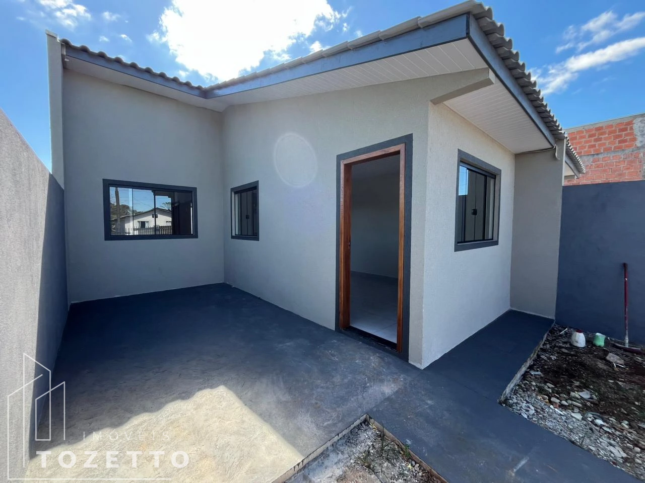 <strong>Casa com excelente sobra de terreno nos fundos-Lagoa Dourada</strong>
