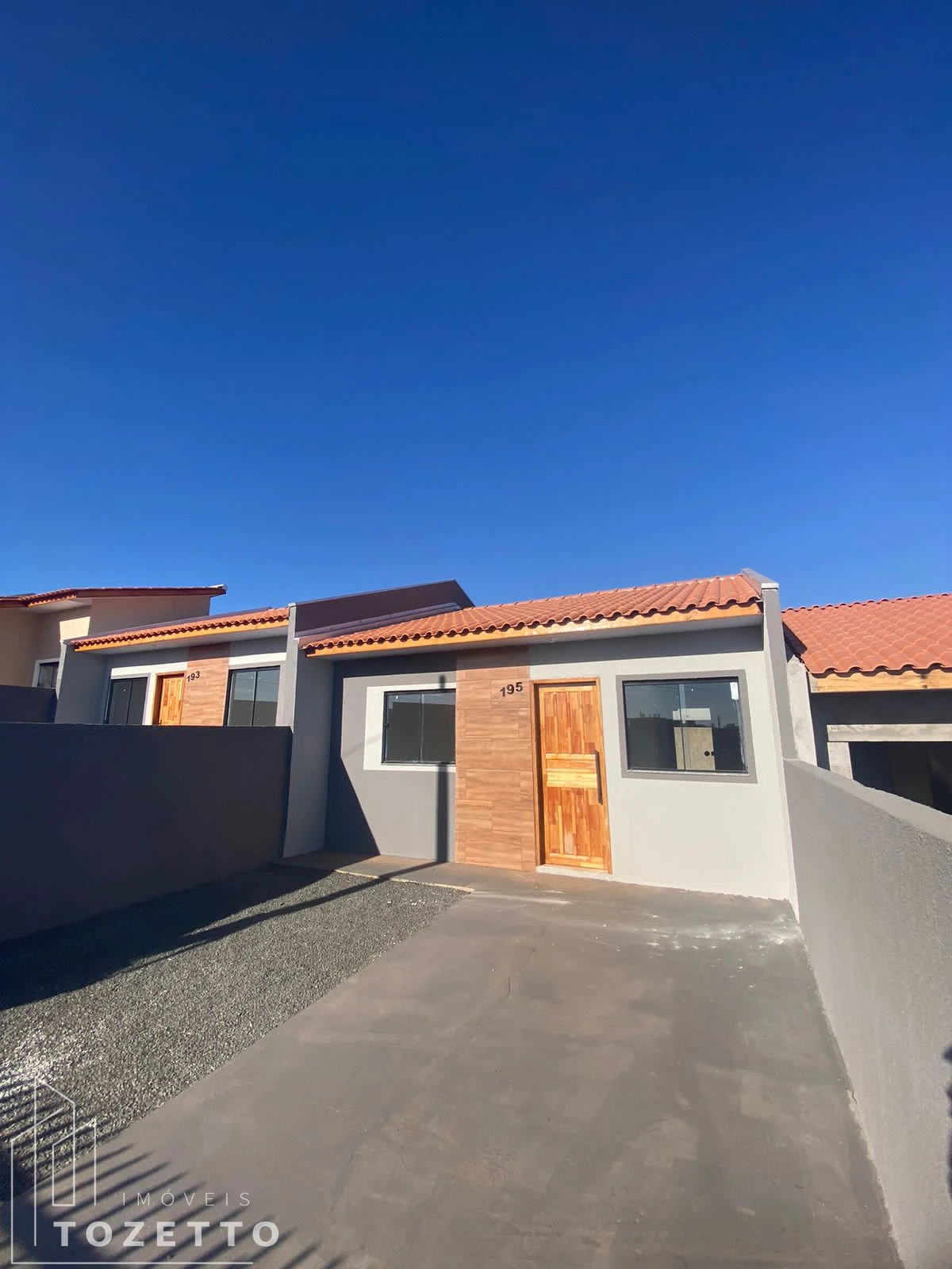 <strong>Casa com excelente sobra de terreno no Terraliz</strong>