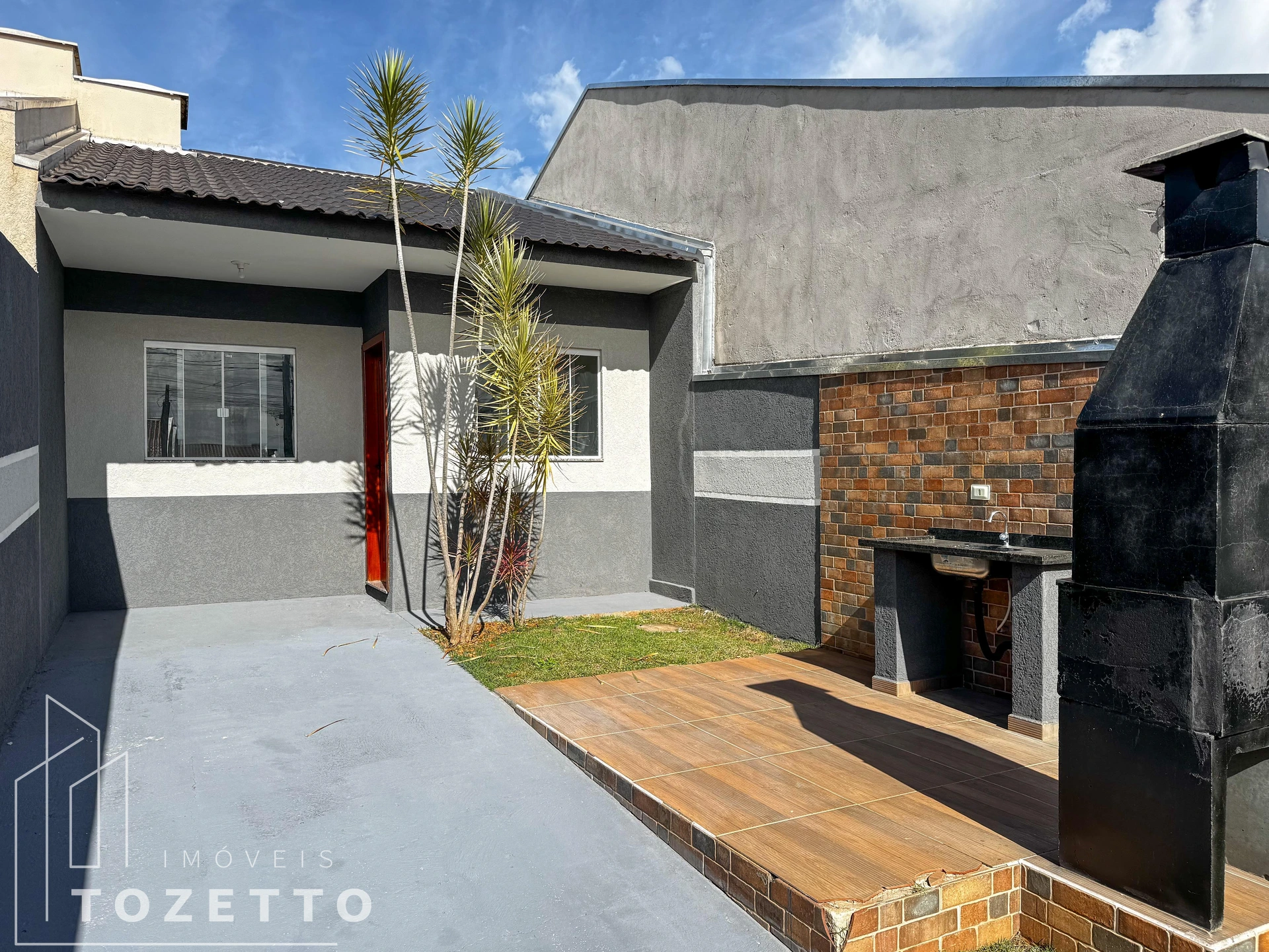 <strong>Linda casa com churrasqueira e terreno à venda em Uvaranas</strong>