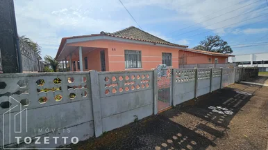 Casa à Venda - Terreno Amplo Em ótima Localização!