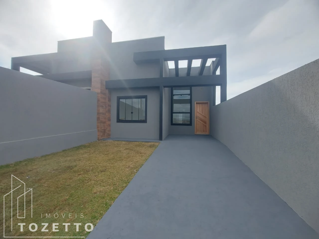 <strong>Casa com terreno e suíte à venda no GSP em Uvaranas</strong>