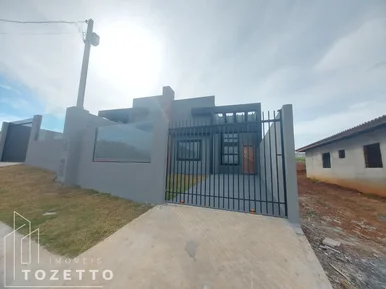 <strong>Casa com terreno e suíte à venda no GSP em Uvaranas</strong>