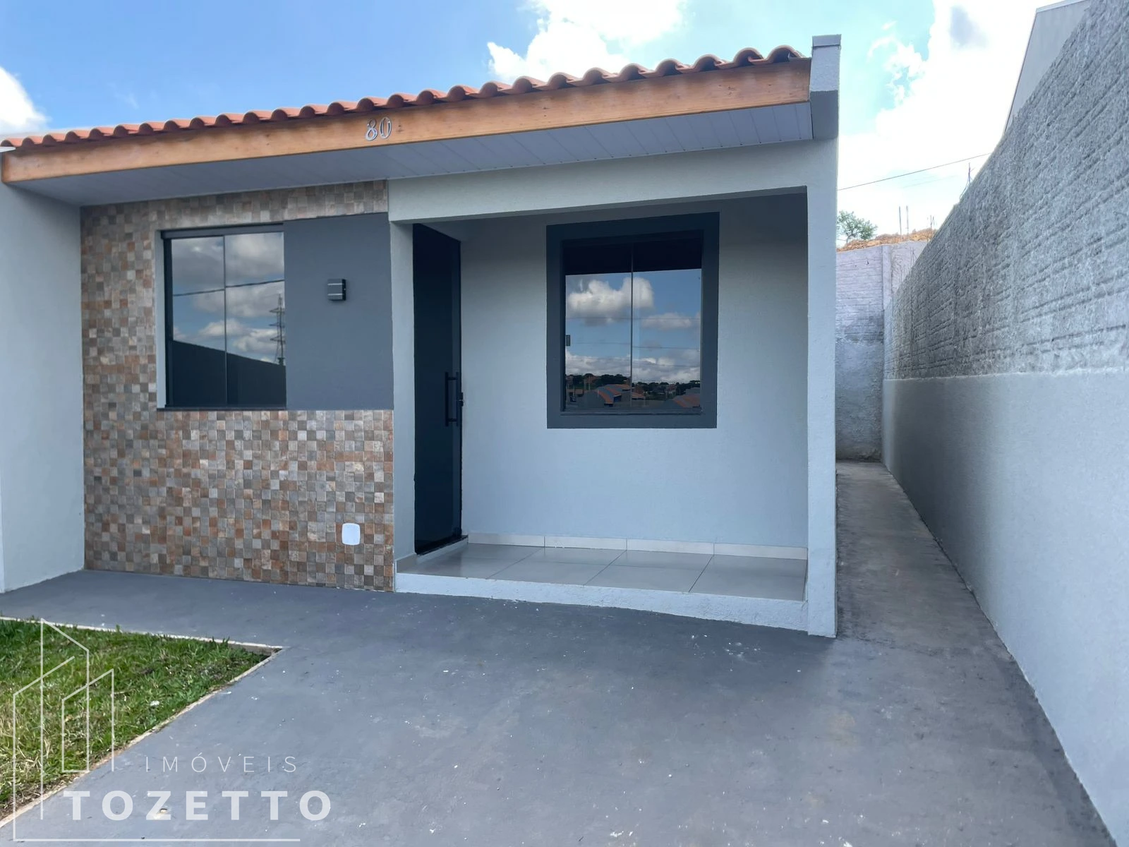 <strong>CASA INDIVIDUAL À VENDA - TERRALIZ | UVARANAS</strong>