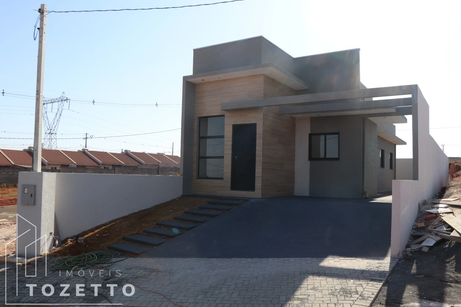 <strong>Casa com suíte no Condomínio Girassol</strong>