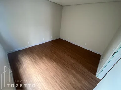 Sobrado Com Passagem Lateral - Uvaranas