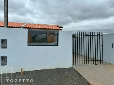 <strong>Casa com passagem lateral no Parque das Palmeiras</strong>