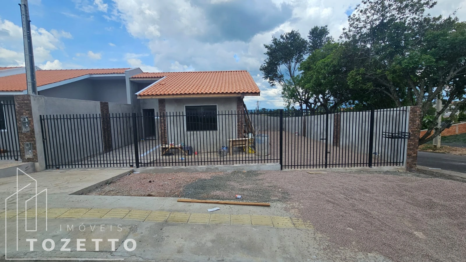 <strong>Casa com amplo terreno no Leila Maria!</strong>