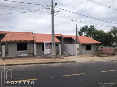 <strong>Casa de esquina com amplo terreno no Leila Maria!</strong>