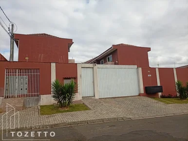 <strong>Sobrado em condomínio na região de Uvaranas !</strong>