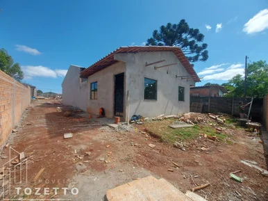Casa De Fundos No Jardim Paraíso Com Amplo Terreno !