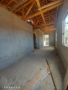 Casa De Fundos No Jardim Paraíso Com Amplo Terreno !