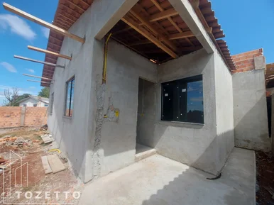 <strong>Casa de fundos no Jardim Paraíso com amplo terreno !</strong>