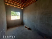 <strong>Casa de fundos no Jardim Paraíso com amplo terreno !</strong>