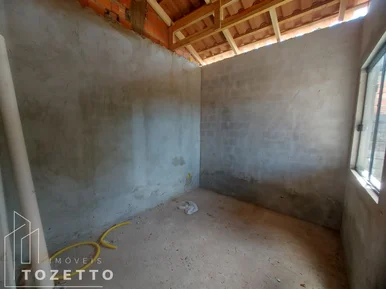 Casa De Fundos No Jardim Paraíso Com Amplo Terreno !