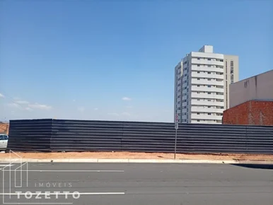 <strong>Terreno de esquina na região central de Ponta Grossa!</strong>