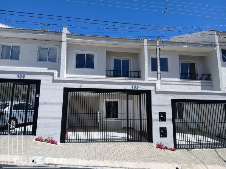 <strong>Sobrado com suíte  no Órfãs, São José</strong>