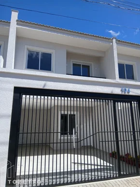 <strong>Sobrado com suíte  no Órfãs, São José</strong>