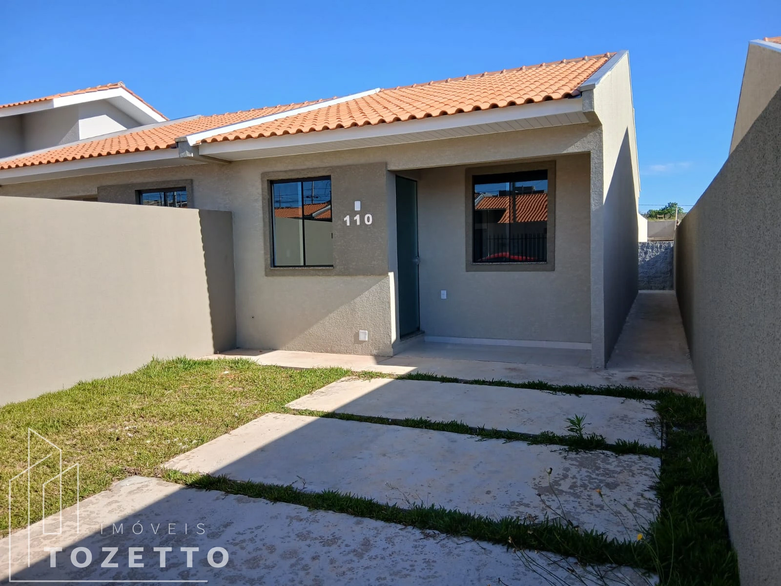 <strong>Excelente imóvel com passagem lateral - Terraliz</strong>