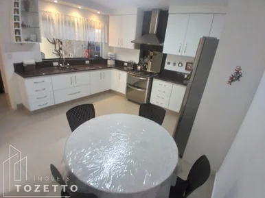 Casa Com Piscina Pertinho Do Colégio Sagrada Família!