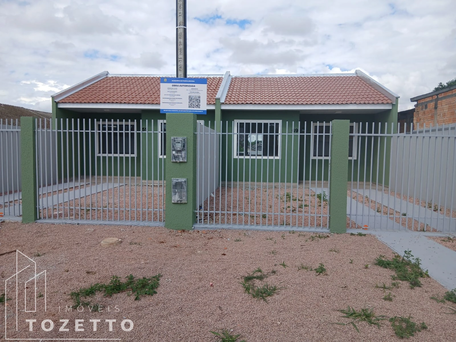 <strong>Casa no Jardim Amália com ampla sobra de terreno nos fundos!</strong>