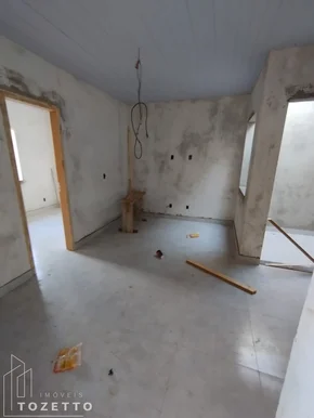 Casa Com Passagem Lateral No Contorno