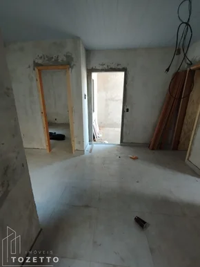 Casa Com Passagem Lateral No Contorno