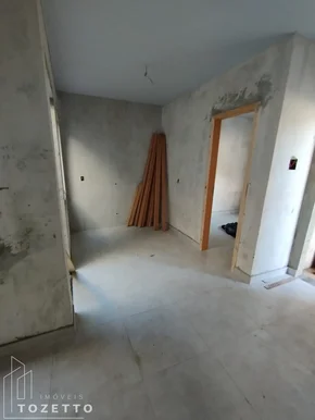 Casa Com Passagem Lateral No Contorno