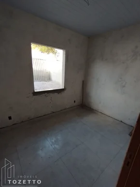 Casa Com Passagem Lateral No Contorno