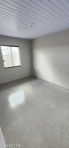 <strong>Casa com passagem lateral no Jardim Royal</strong>