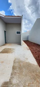 <strong>Casa com passagem lateral no Jardim Royal</strong>