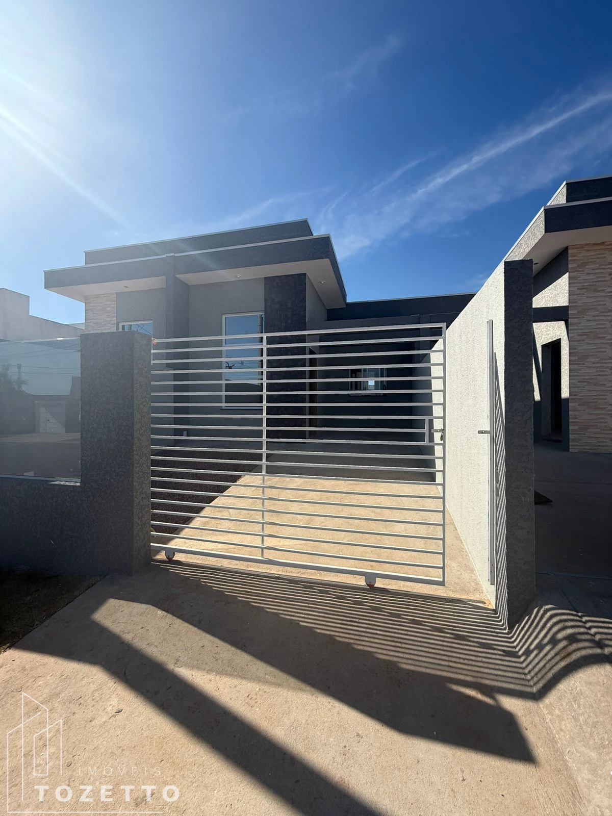 <strong>Casa 3 quartos sendo 1 suíte ! Dona Marly</strong>