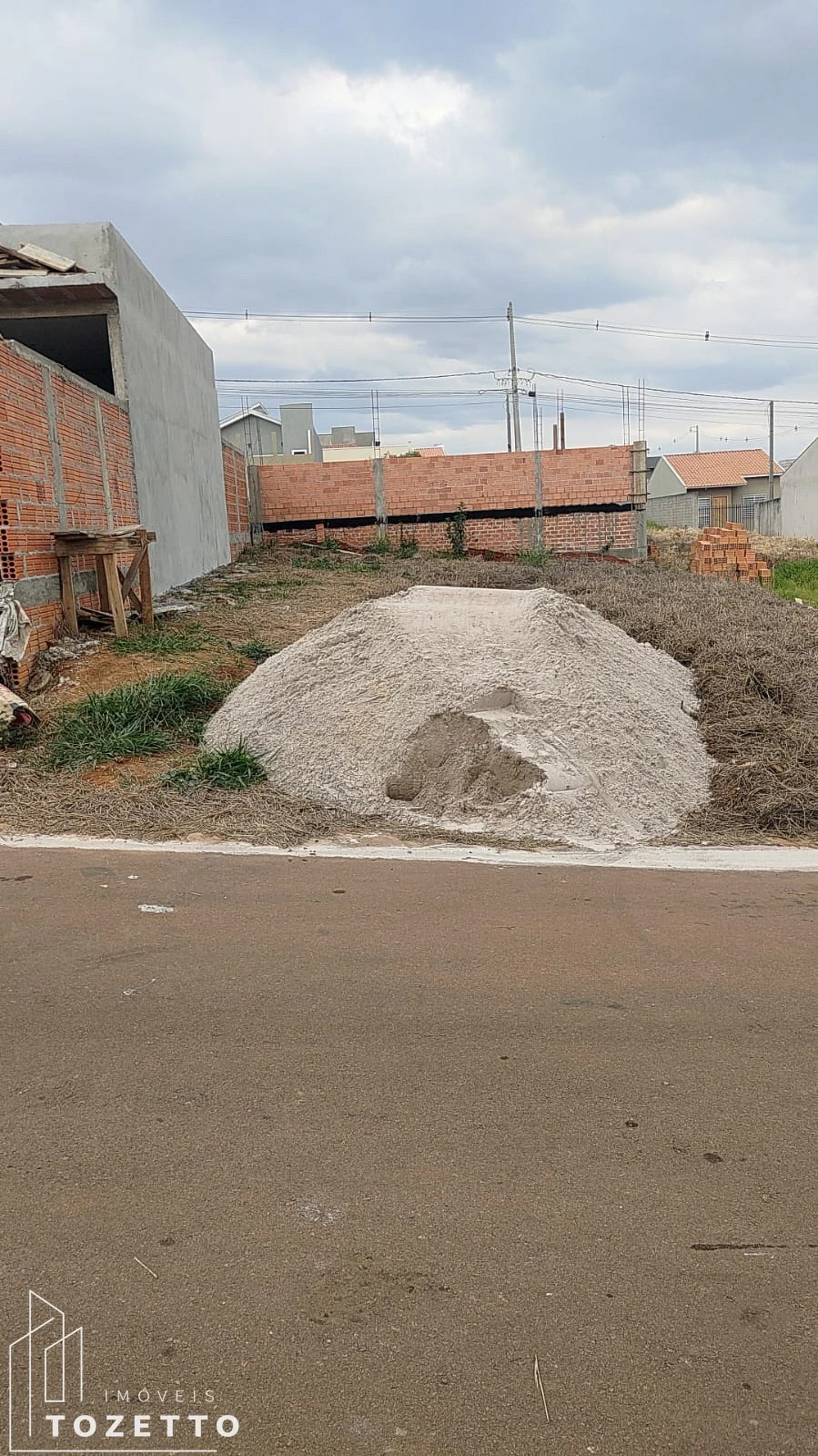 <strong>Lote à venda no Le Parc em Uvaranas</strong>