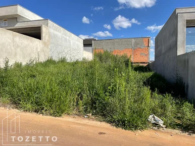 <strong>Lote à venda no Le Parc em Uvaranas</strong>