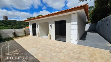 <strong>Casa com edícula no Nova Russia</strong>