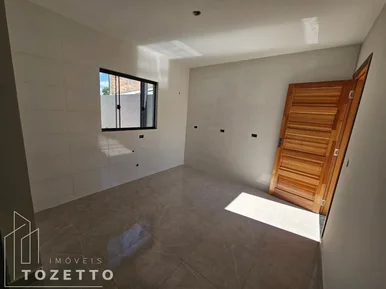 Excelente Imóvel Em Laje E Pé Direito Alto !