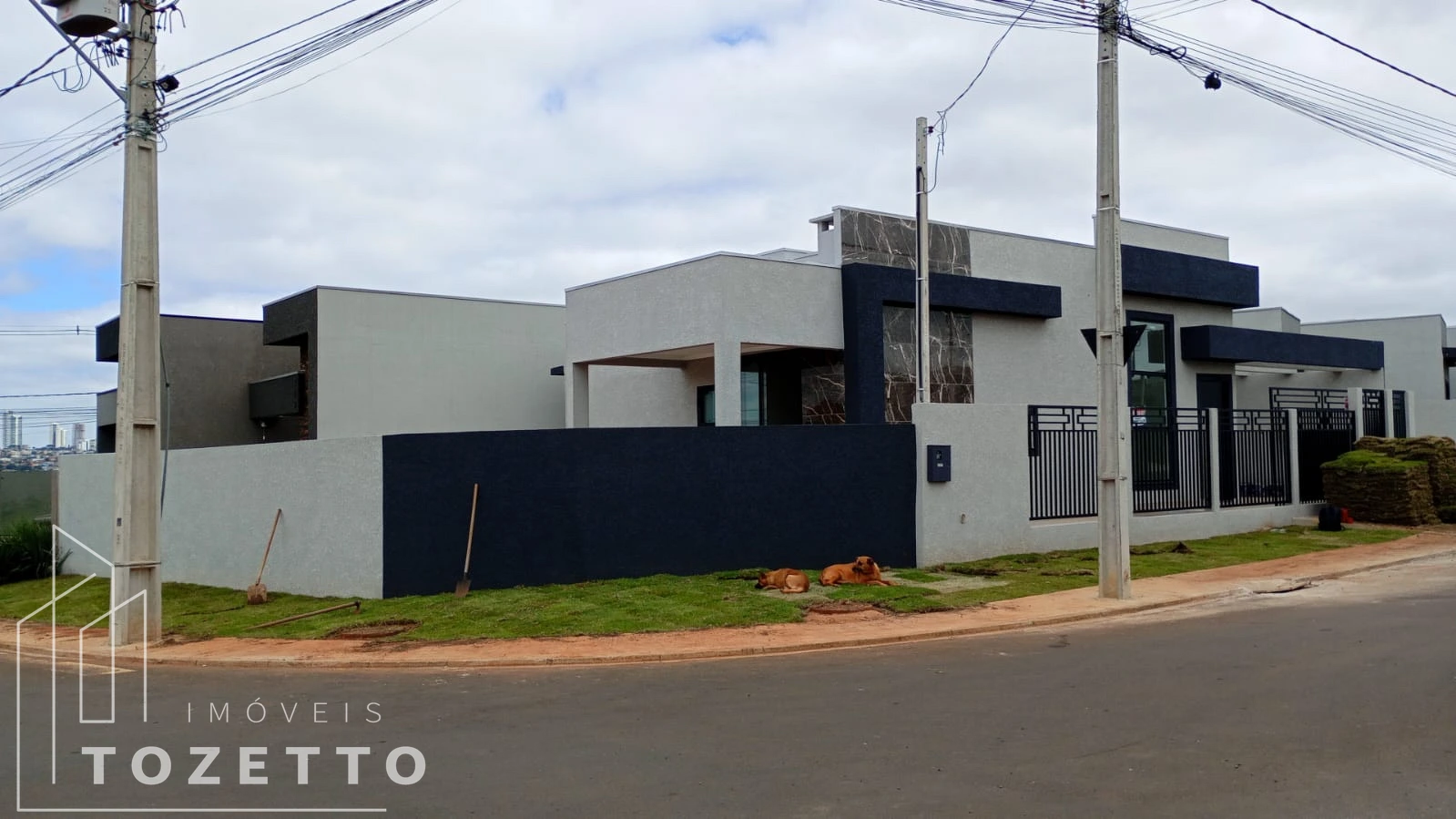 <strong>Casa de esquina toda em laje no Cidade Jardim !</strong>